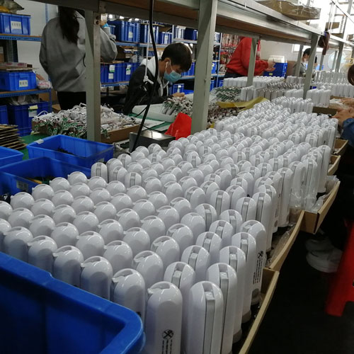 电动妇洗器装配现场